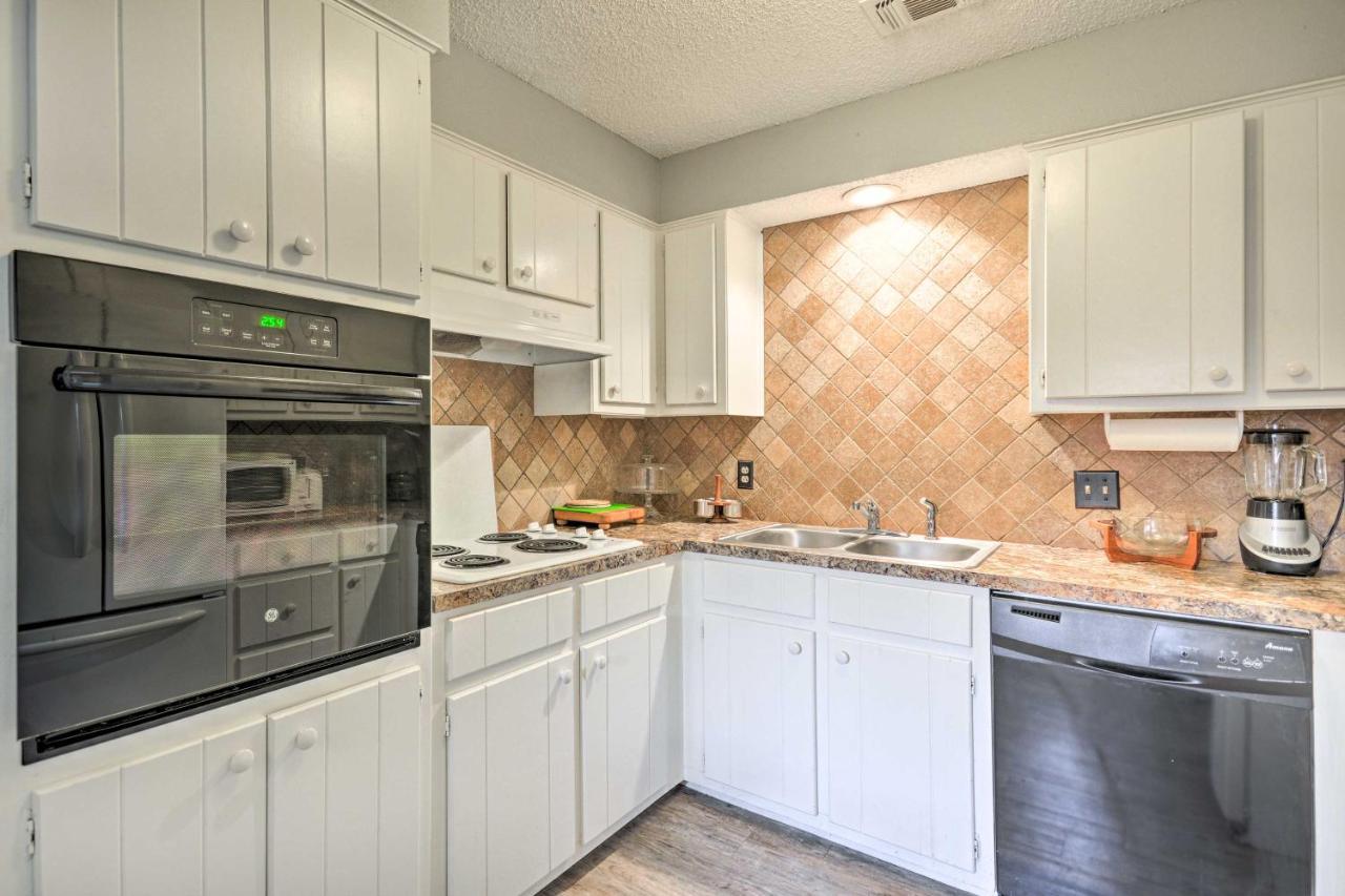 Townhome With Grill Near Ttu And Downtown! Holiday home